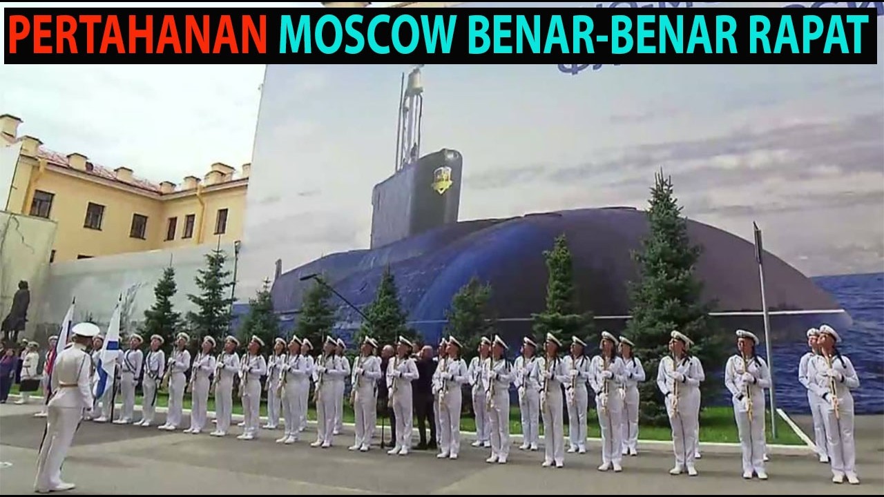 Garing, Hari Angkatan Laut Rusia Hanya Berani Pasang Poster Kapal Selam