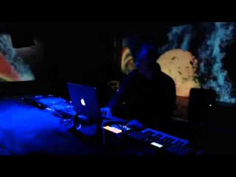 Plug and Lay: Kristoban live - RTS.FM.200413