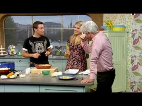 Gino's funny response gets Holly and Phil laughing - This Morning 18 May 2010