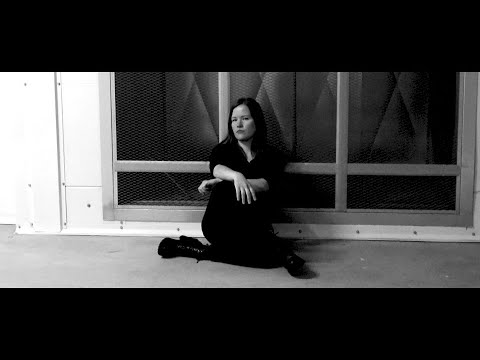 Saana Sassali - Sisar hento valkoinen