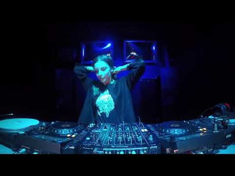 The Blue Oyster: m0nczi / 02.10 / 19 - 20