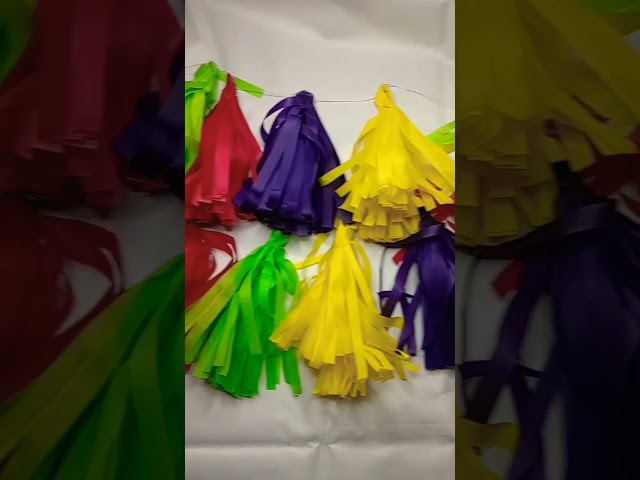 Vídeo relacionado con TREABEAR 18PCS Decoracion Cumpleaños Blanco Roto y Marrón Claro , Pompones De Papel Decoracion Fiesta, Pompones Decoracion Fiesta, Fiestas Temáticas Blancas y Doradas, Cinta Dorada Beige