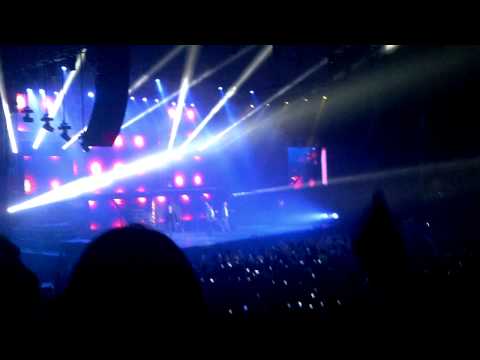 Five singing we will rock you newcastle arena may 5th 2013 big reunion concert