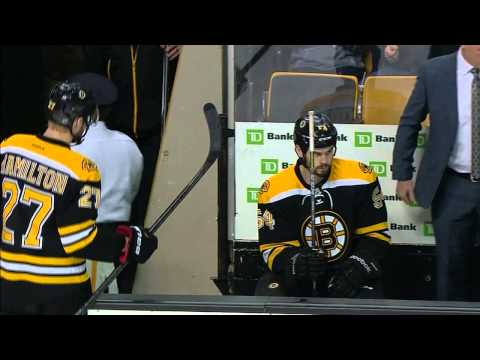 Gotta See It: Lightning poke Bruins with pucks to face