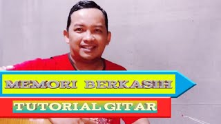 Download lagu Memori Berkasih tutorial gitar intro dan solo mp3