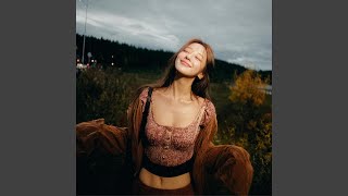 Download lagu Golden Leaves, Gentle Breeze mp3