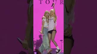Download lagu FocusCam Lisa and Rosé in London. #blackpink #lisa #rosé #jump #deadline mp3
