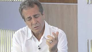 Joe Pizzulo sings from hit songs