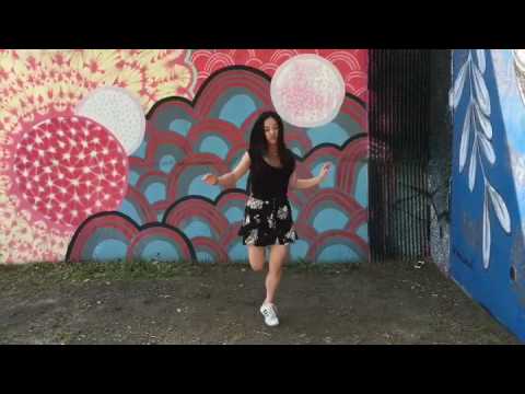 Shuffling / Cutting shapes "How Deep is Your Love (Chris Lake remix)"