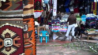 preview picture of video 'Plaza de Ponchos en Otavalo, Ecuador'