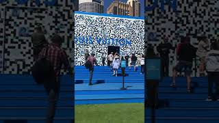 11月16日　シドニー在住のDoraです🇦🇺今朝はLV( Louis Vuitton )の展示会を見かけました〜入場無です🇦🇺