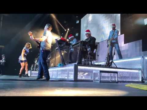 Tailgate Watch: Chris Young with Dustin Lynch and Cassadee Pope Channel Stevie Wonder for the Encore