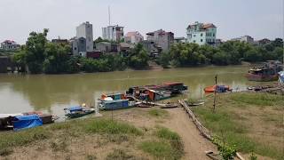 preview picture of video '베트남 배에서 사는 사람들..(in Bac Giang) Life in the Ship'