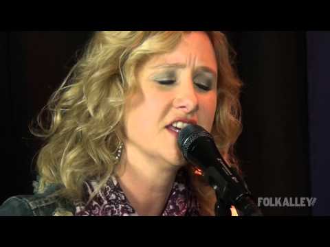 Folk Alley Sessions: Amy Black - "I'm Home"