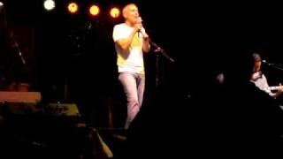 Curt Smith (Tears for Fears) - Everybody Wants to Rule the World (Los Angeles Aug 20, 2009)