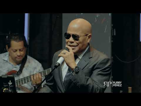 RUBBY PÉREZ- HAZME OLVIDARLA EN VIVO!