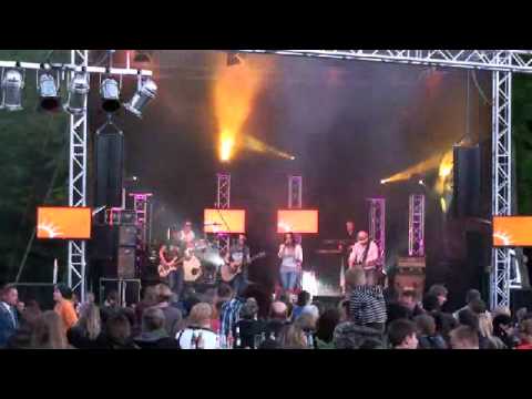 Bounce Ahrfelsen in Flammen 2013 ; Walking on Sunshine