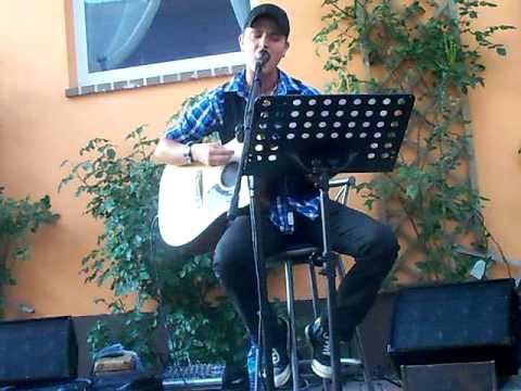 Robert Schulze singt