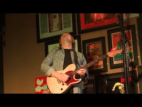 Martin Turner ex Wishbone Ash - Lorelei - 2024-03-01 Backstage at The Green, Kinross (3 of 10)