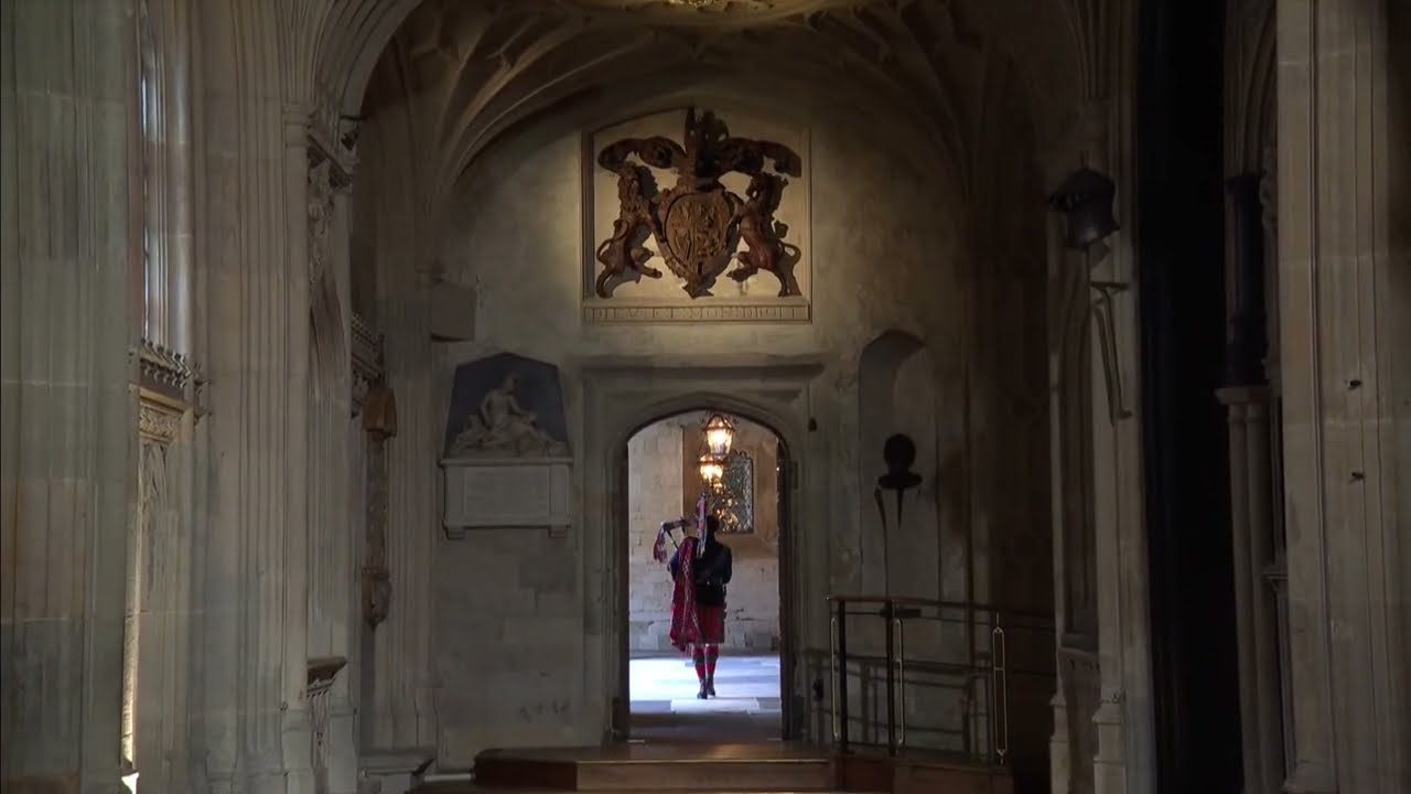 A Salute to the Royal Fendersmith - The Queen's Piper plays a lament at Funeral Service