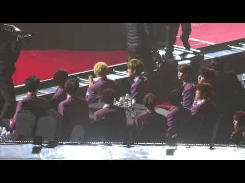 Wanna One Reaction To BTS V (#1 Handsome Face) @SMA 2018