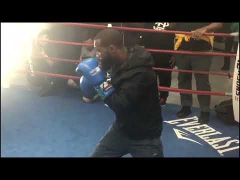 WBC FEATHERWEIGHT CHAMPION GARY RUSSELL JR SHOWS INCREDIBLE SHADOWBOXING SPEED !!!