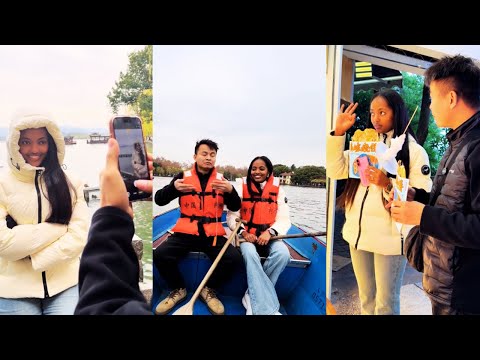 Ali took Kai'er on a boat ride on West Lake! Kai'er was very happy!