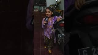 Download lagu Trio imut lg solo nyanyi mp3