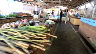 preview picture of video '糸満市中央市場を歩く Okinawa Central Market Itoman Walk, 201208231'