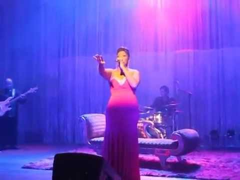 Medley Whitney Houston - Vanessa Jackson (Live In Teatro Nair Bello)
