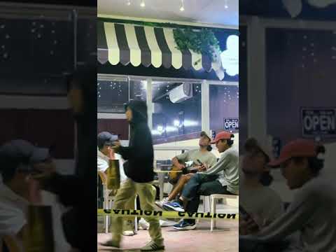 “The Gift” cover sa labas ng Romeo must be smiling café