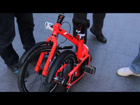 B'TWIN TILT: One Second Bike,  starring Wesley Belaey et Andy Masschelin