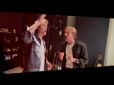 LEX UITING & FRANS POLLUX FT. EMMY ACKERMANS - MET 'N ZAACHTE G (OFFICIAL VIDEOCLIP)