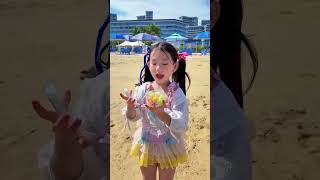 他们都在抢coco的泳圈。#小丑 #天使 #超人不会飞 #shorts