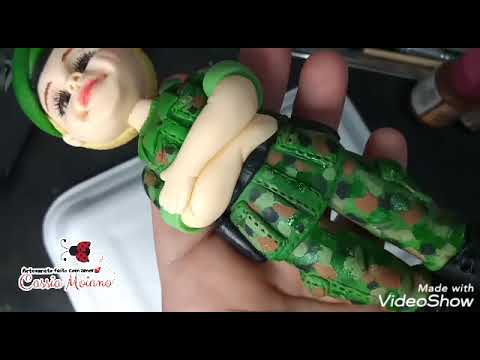 Como pintar roupa camuflada no biscuit?
