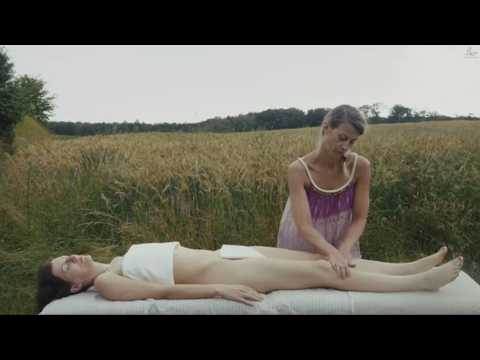 🌸 Ivy Doing a New Zealand Pulsing Outdoor Massage | Relaxing ASMR Therapy 💆‍♀️✨