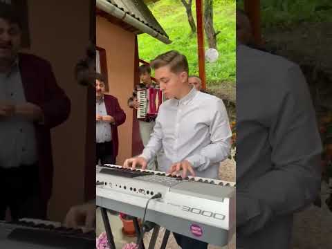 Familia Igreț cânta împreuna cu Grupul Harul (Avram Iancu,Alba) Partea 2