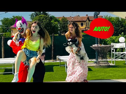 IL CLOWN HA FATTO MALE A ME ED AL MIO CANE !!! - by Charlotte M.