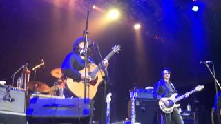 The Breeders - "New Year" (Circo Voador)