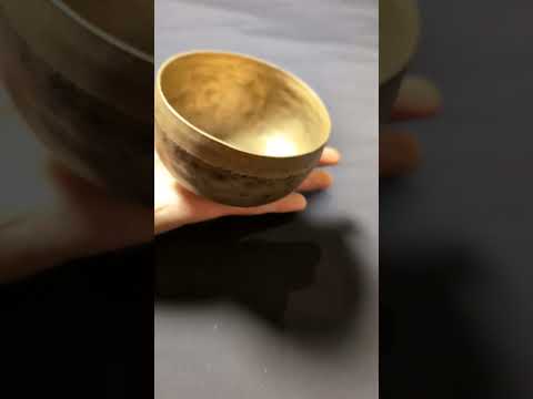 [A84] Old Cobrebati singing bowl, ⌀11cm / 330g, 🔽 A4 +20c (445 Hz) ⭐️, 🔼 D6 +25c (1198 Hz) — VAYU sounds