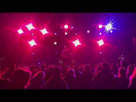 Julia van Helvoirt LIVE 'Sweet Caroline'