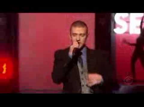 Gisele - 2006 VS Fashion Show - First Entrance