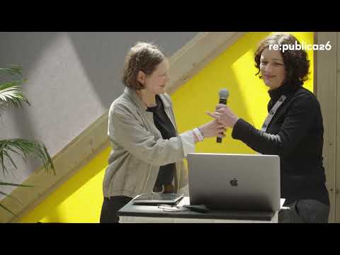 Video Thumbnail: re:publica 26: „Die Grande Dame des Antifaschismus“: Digitaler Aktivismus der OMAS GEGEN RECHTS