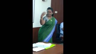 Teacher explains Tamil Letters with Dance - இப்டி ஒரு டீச்சர் நடக்கு கிடைக்காம போயிட்டே!