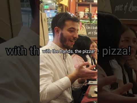 How do Italians really eat pizza?🍴 or 🫳?
