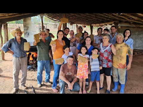 ELES MANTÉM A TRADIÇÃO FAMILIAR NA RAPADURA