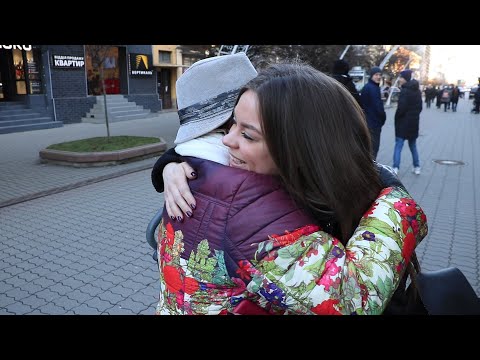 Міжнародний день обіймів: чи готові франківці обійматися з незнайомими людьми