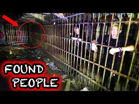 (people inside!) EXPLORING ABANDONED INNER CITY PRISON