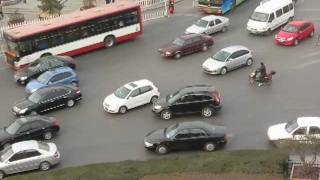 preview picture of video 'Traffic at a roundabout in Xi'an (西安), China'