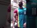 Pegawai Indomaret Pamer Otot